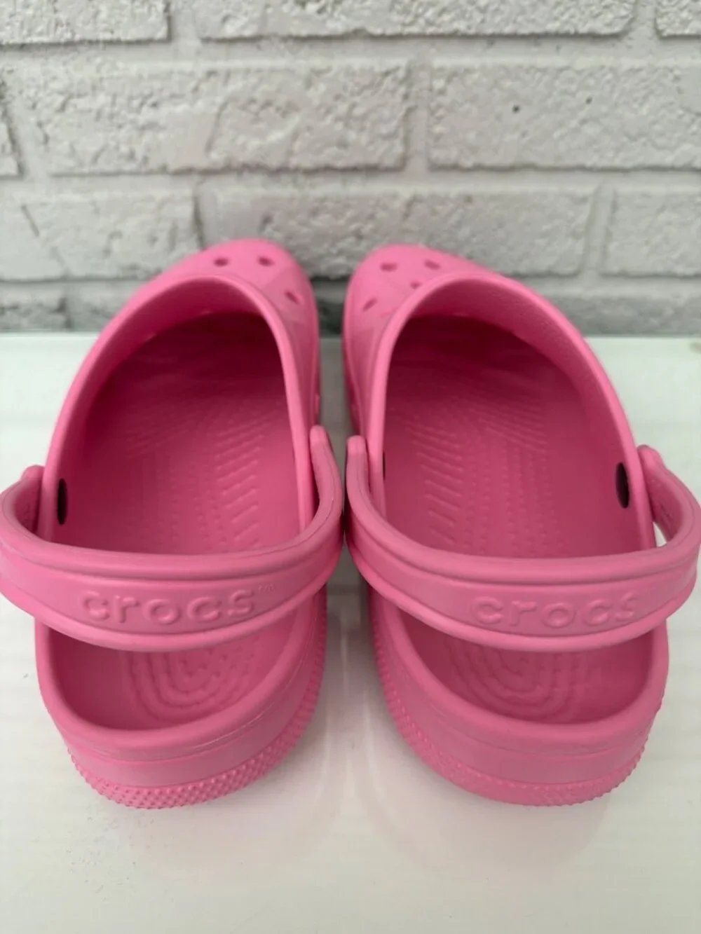 Crocs Baya Men Electric Pink Clog Slides Size Unisex 11M / 13W